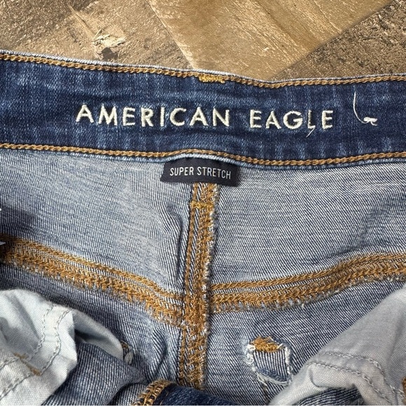 American Eagle Outfitters Midi Blue Jean Shorts Distressed Mid-Blue Wash size 2 - Picture 5 of 9